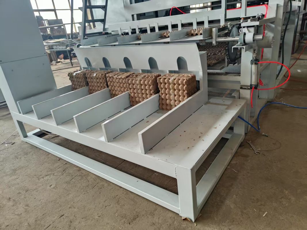 5*8 Cetakan Kapasitas Besar Mesin Pengemasan Tray Telur Otomatis / Peralatan Cetakan Pulp / Jalur Produksi Tray Telur dengan Panel Layar Sentuh Kontrol PLC