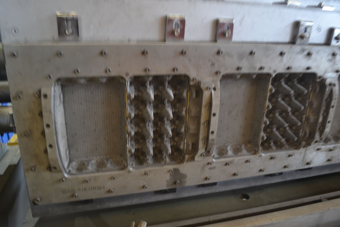 Mesin membuat karton telur Mesin baki telur yang dirancang dengan sistem pulping dan pembentukan terintegrasi untuk memberikan baki telur dengan operasi yang stabil