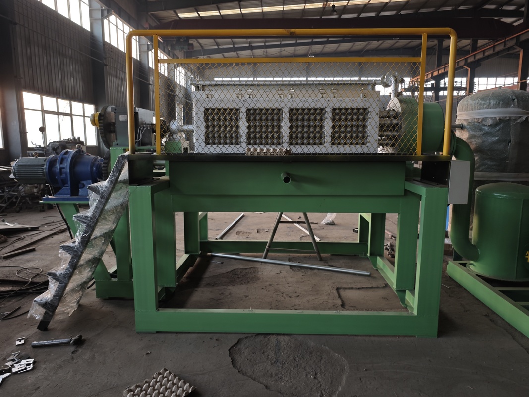 Sampah kertas Pulp Mesin membuat baki telur, Mesin membuat baki buah Output besar 2500-3000 pcs / h 4 * 4 cetakan Kontrol PLC