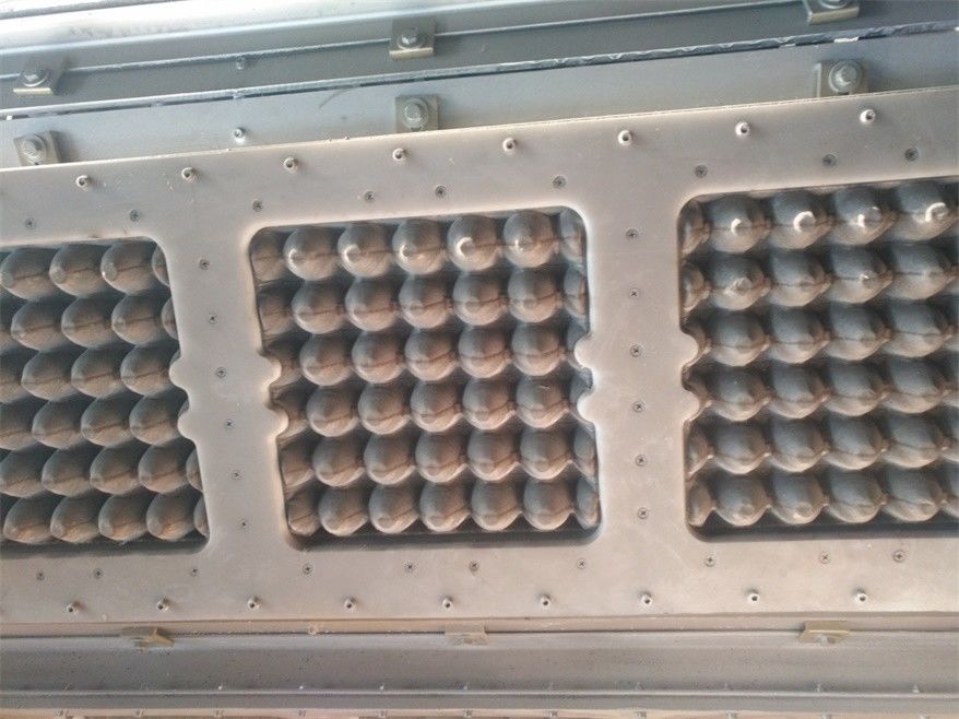 Sampah kertas Pulp Mesin membuat baki telur, Mesin membuat baki buah Output besar 2500-3000 pcs / h 4 * 4 cetakan Kontrol PLC