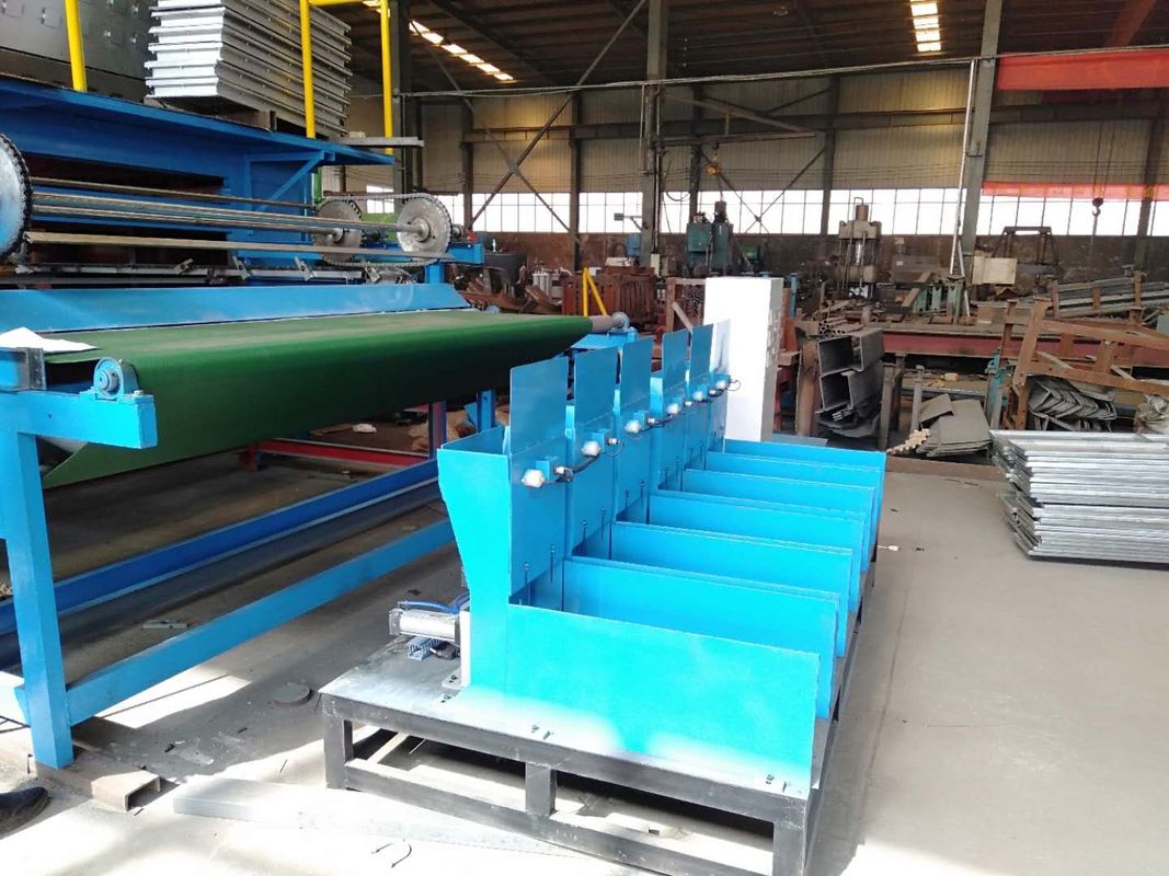Lini Produksi Mesin Baki Telur Sepenuhnya Otomatis Dengan Pengering Metalik 6 Lapisan 5000-6000pcs Per Jam Mesin Cetak Pulp Terkendali PLC