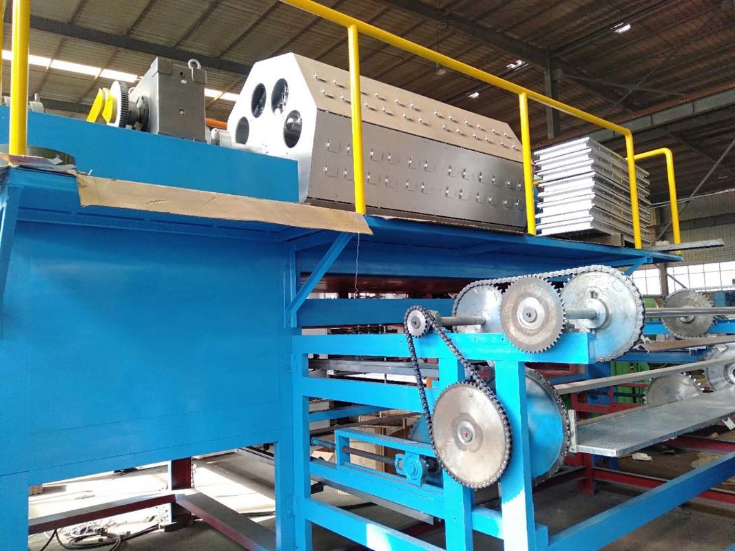 Mesin cetak pulp kertas yang sepenuhnya otomatis Mesin cetak bak telur kertas lini produksi PLC dikendalikan Kapasitas besar 5 * 8 cetakan Rotary Forming