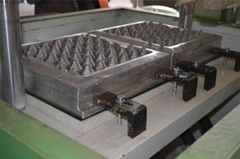 Kapasitas rendah 700 pcs telur mesin pembuatan karton dua cetakan dengan sertifikasi CE